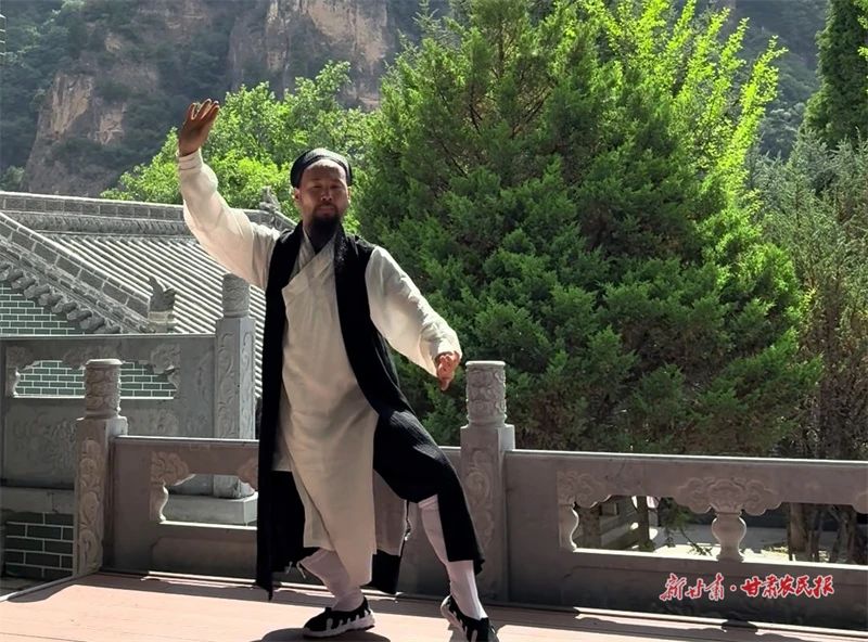 云深不知暑 崆峒觅清凉
